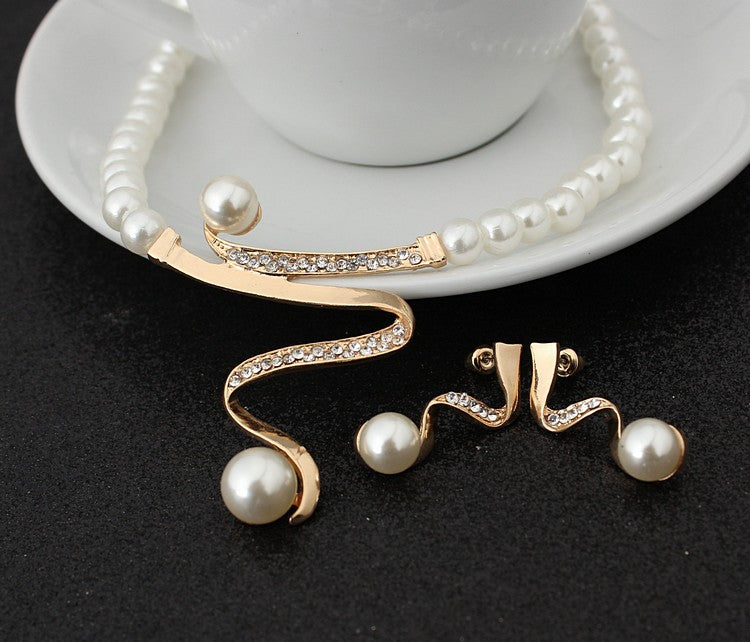 Conjunto de Collar y Pendientes