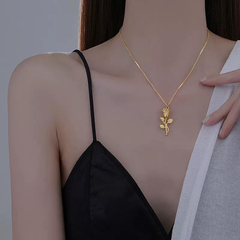 Collar flor de oro