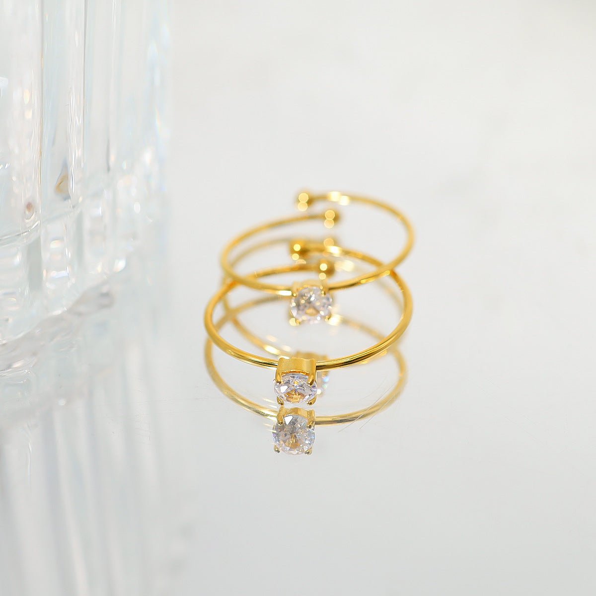 Anillo fino de oro con incrustacion