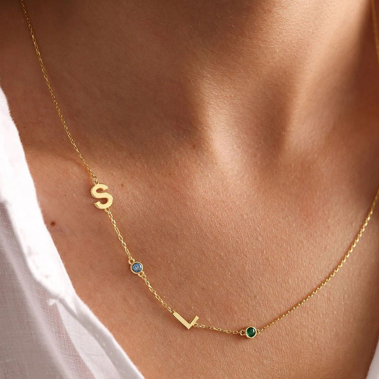 Collar con iniciales y pedrería
