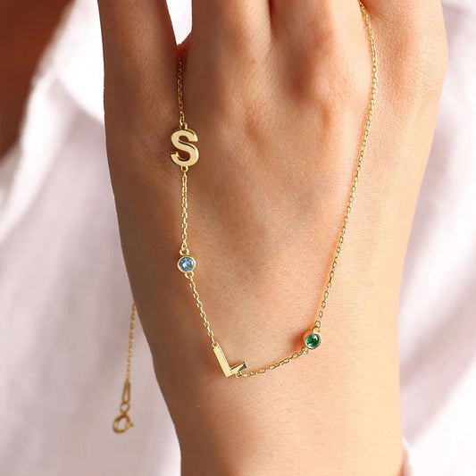 Collar con iniciales y pedrería