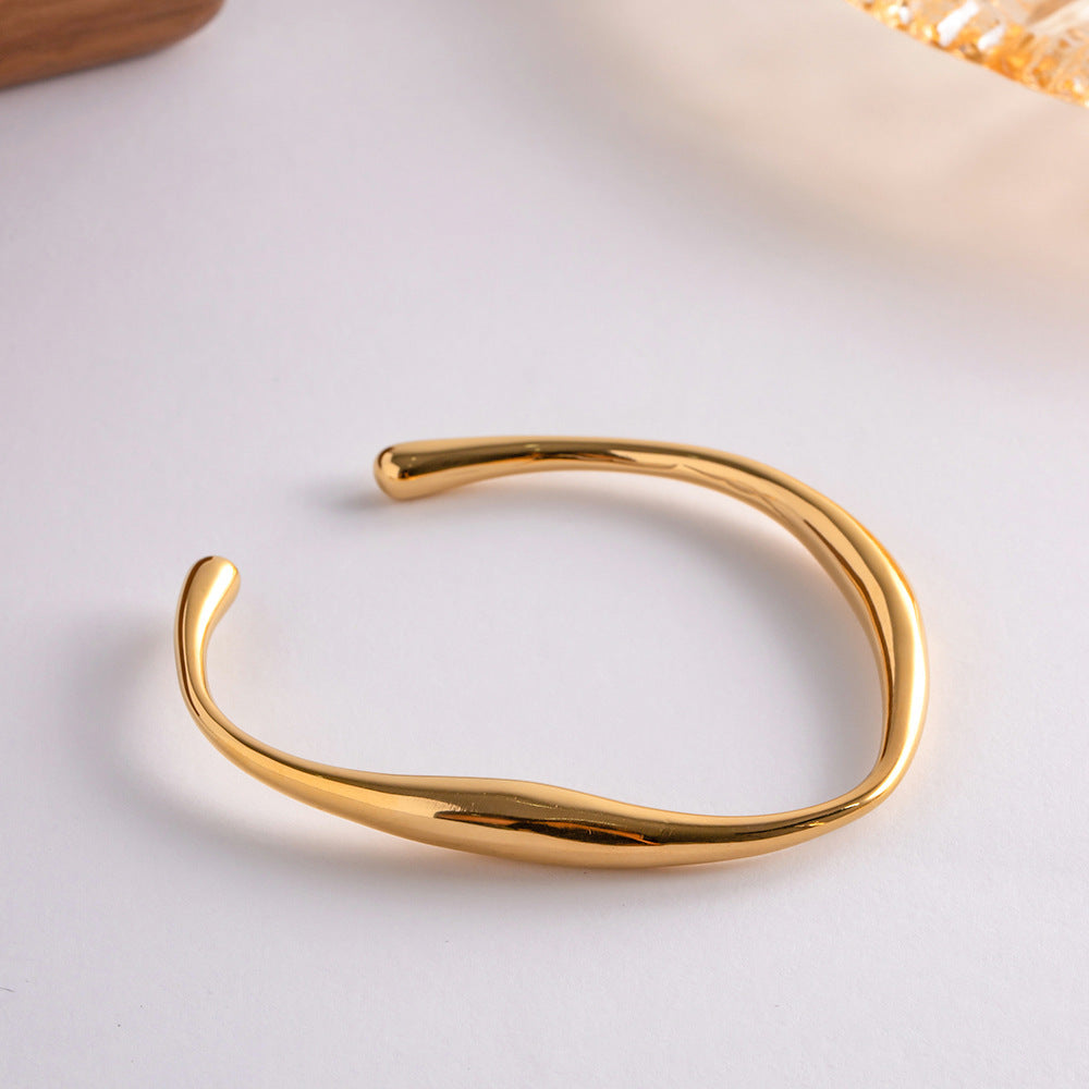 Brazalete abierto de oro