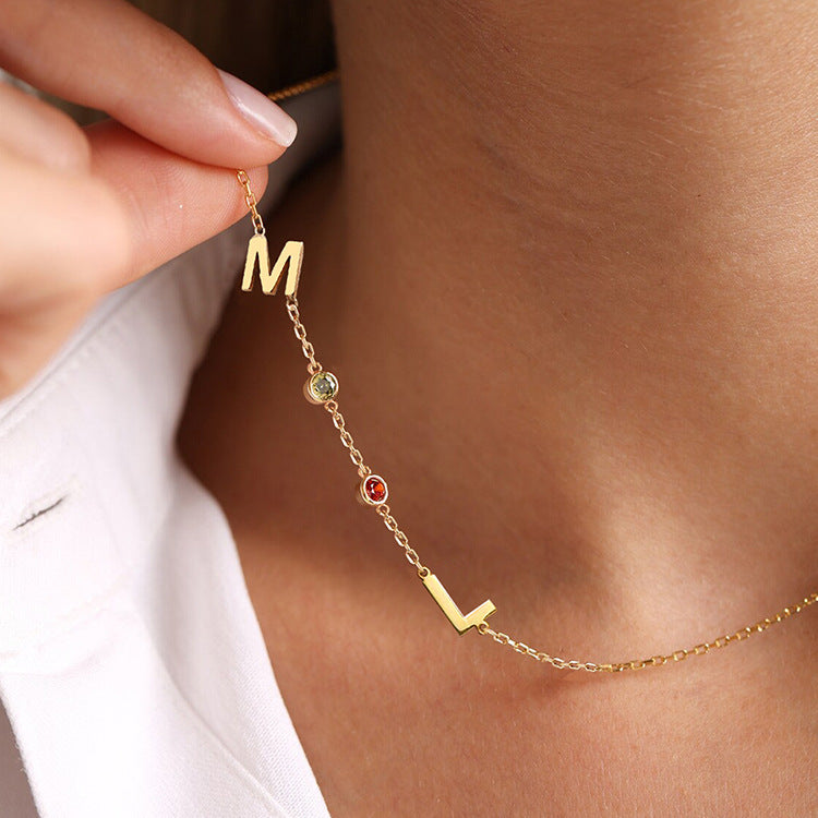 Collar con iniciales y pedrería