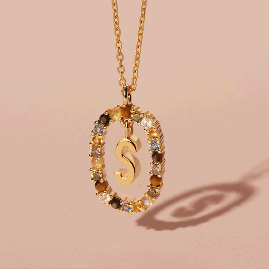 Collar con inicial y pedreria