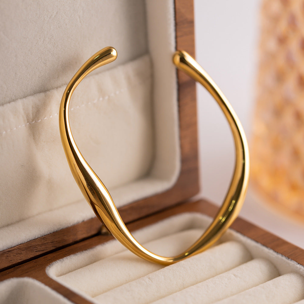 Brazalete abierto de oro