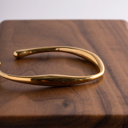 Brazalete abierto de oro